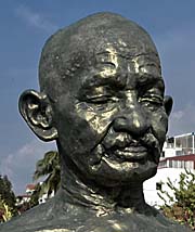 Gandhi Memorial in Phnom Penh by Asienreisender